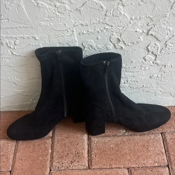 Wild Diva Suede Black Heeled Boots - Picture 3 of 6